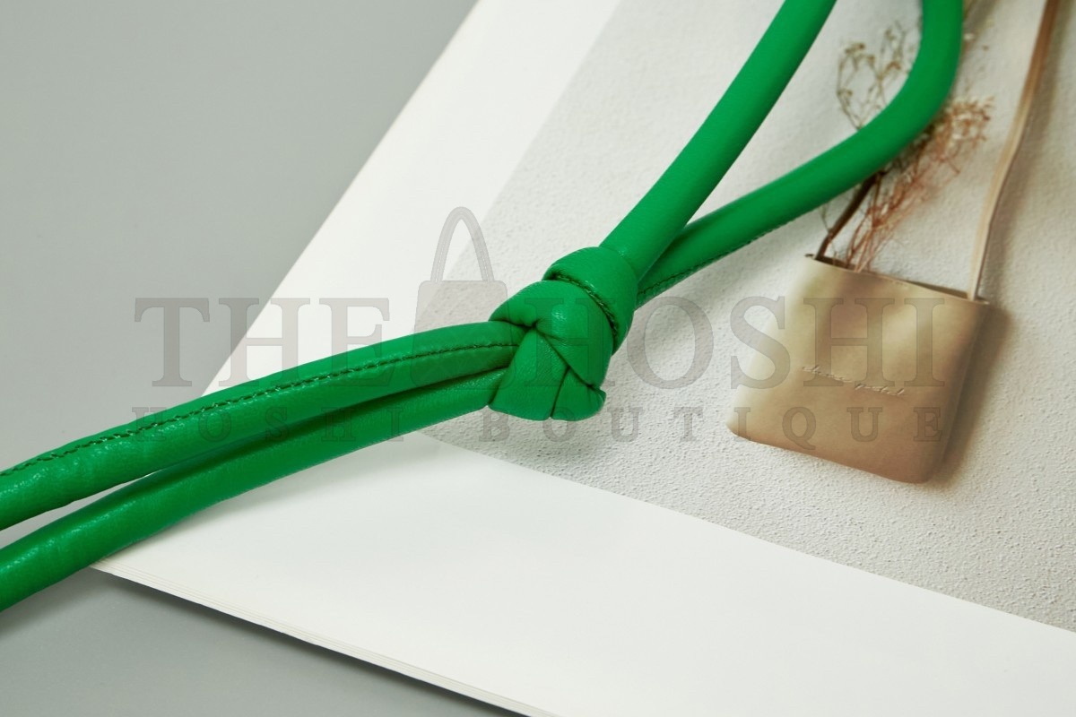 B0tt*ga Ven*ta Mini Cassette Camera Bag In Parakeet Lambskin Master Quality