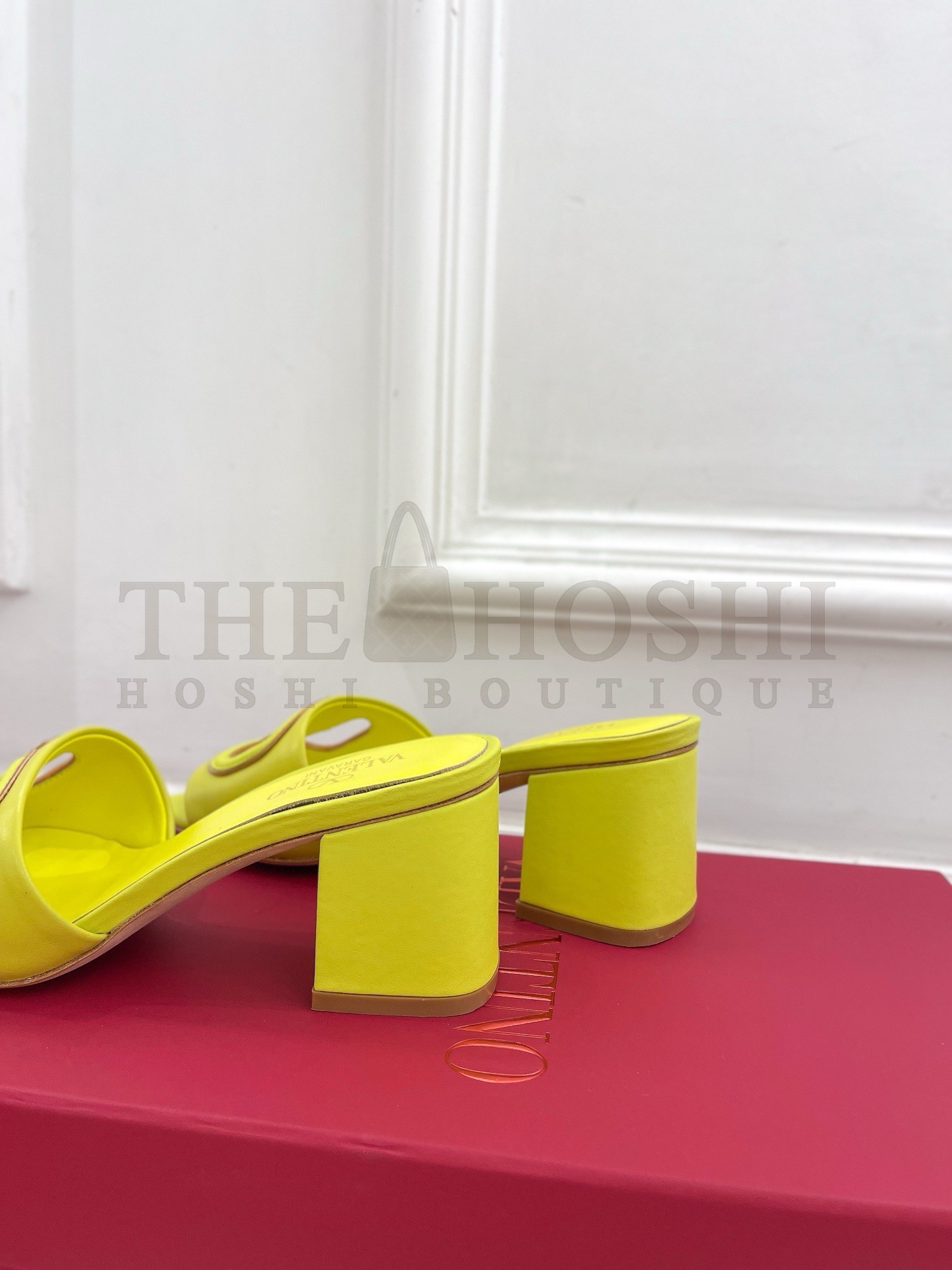 Va1e*ntin0 VLogo Cut-out Slide Sandals 60mm in Yellow Leather Master Quality