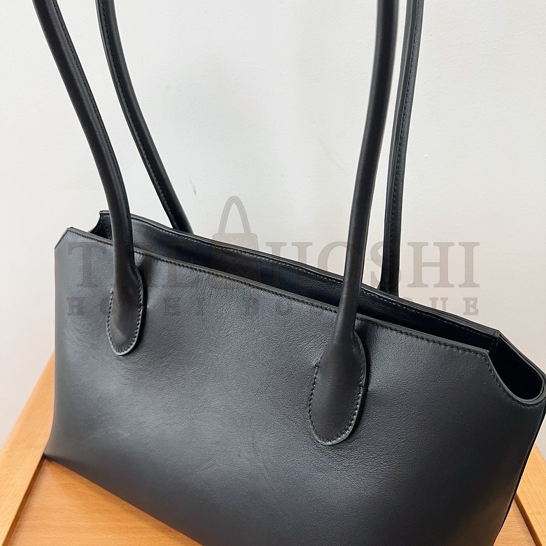 The R0w Terrasse Shoulder Bag in Black Calfskin Master Quality