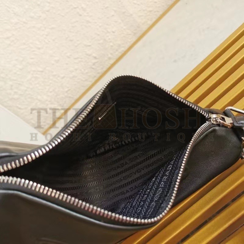 Pra*a Triangle Shoulder Bag In Black Leather Master Quality