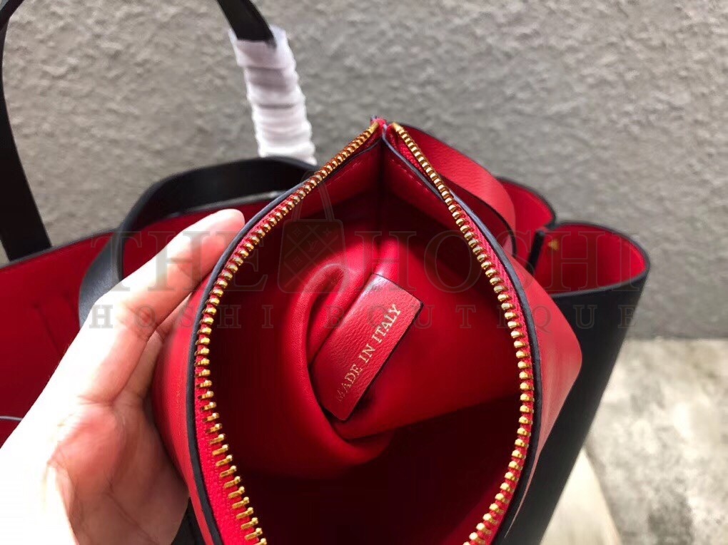 Va1e*ntin0 Garavani Black Large N/S Vring Shopper Bag Master Quality