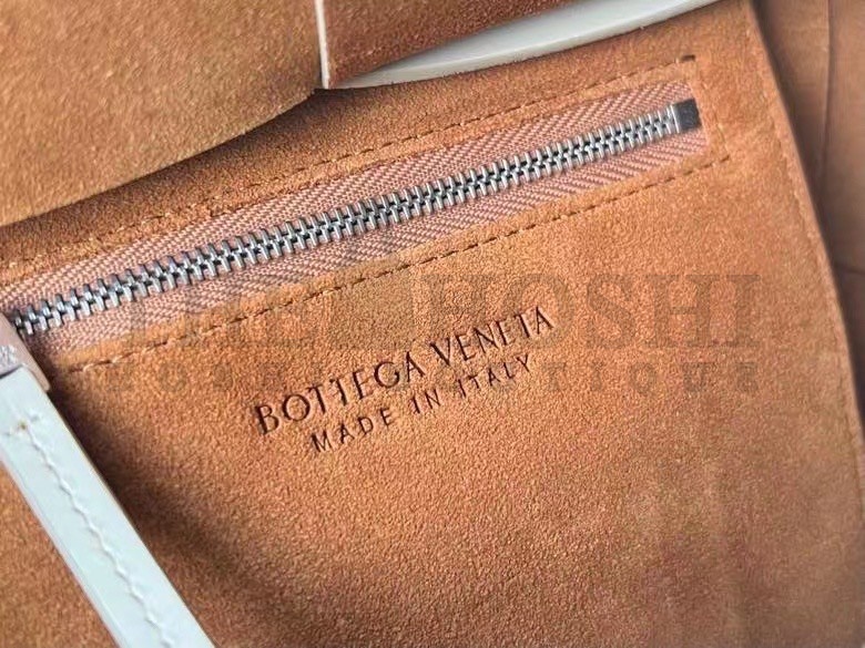 B0tt*ga Ven*ta Arco Mini Bag In White Intrecciato Calfskin Master Quality