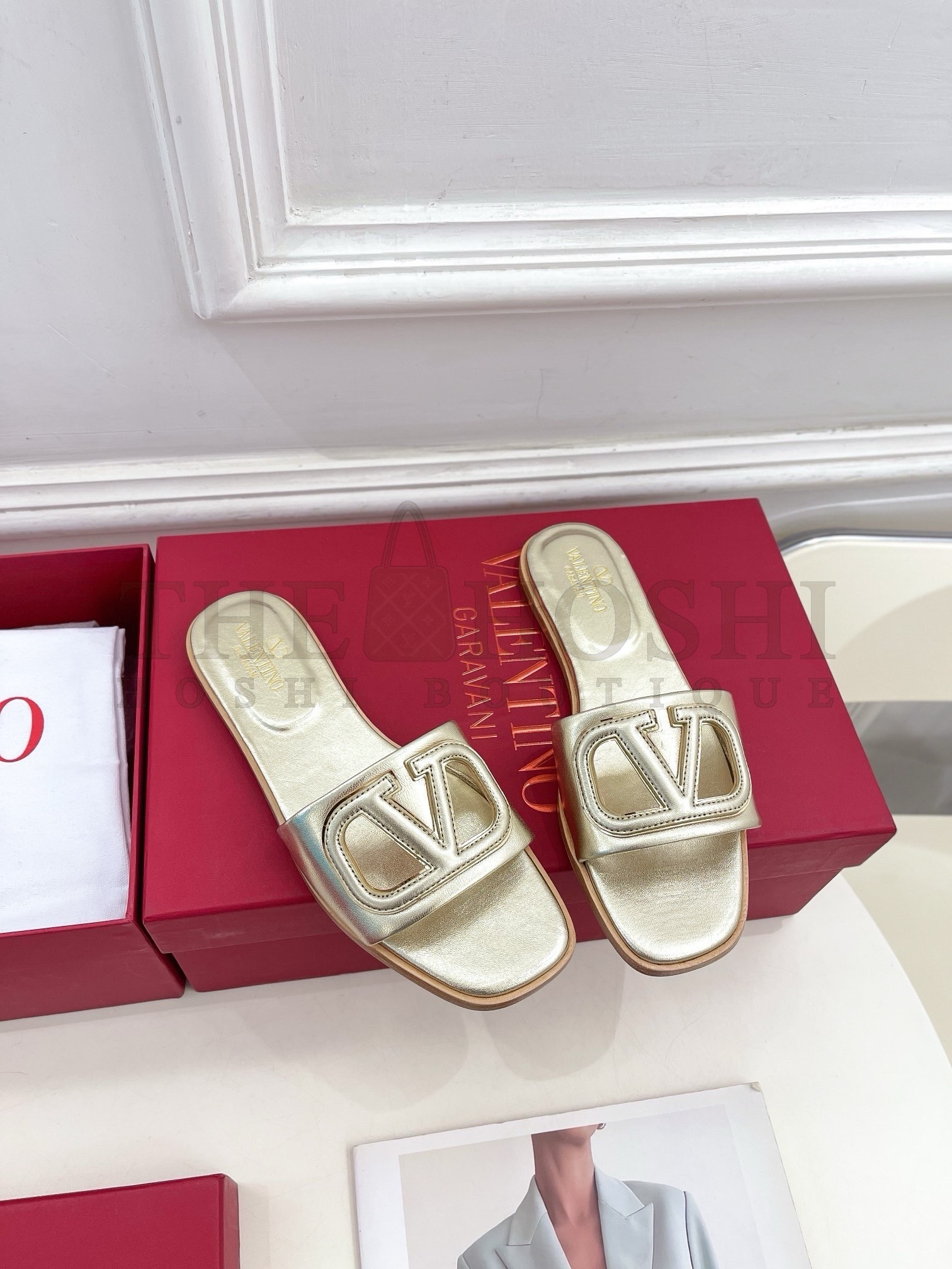 Va1e*ntin0 VLogo Cut-out Slide Sandals in Gold Metallic Leather Master Quality