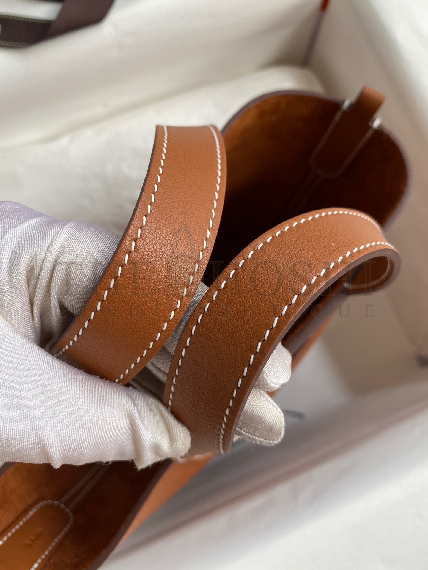 H**me5 In The Loop 18 Handmade Bag in Gold Clemence Leather Master Quality