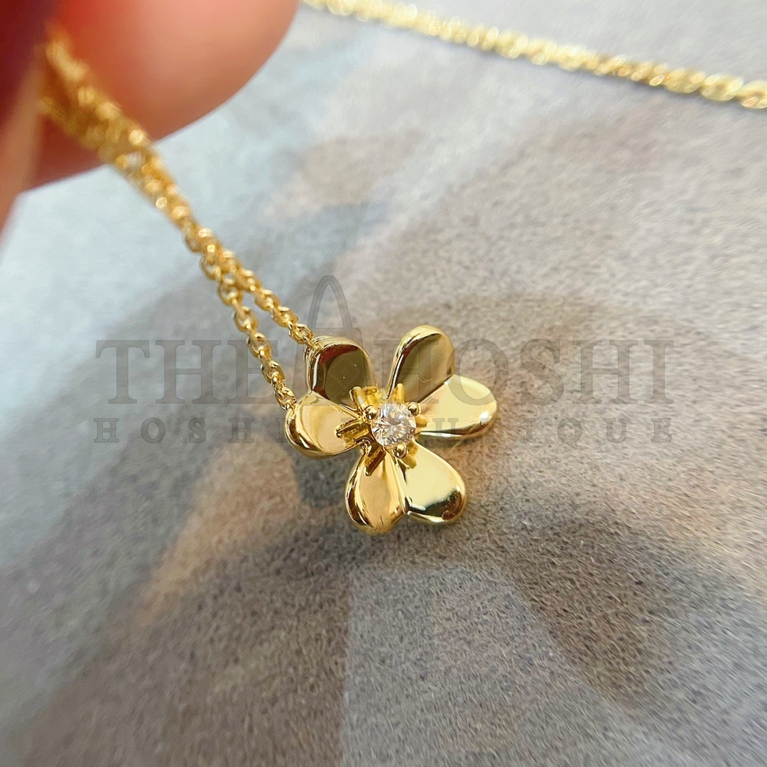 V*n Cl**f & Arpels Gold Three Flowers Necklace, Frivole pendant, mini model Master Quality