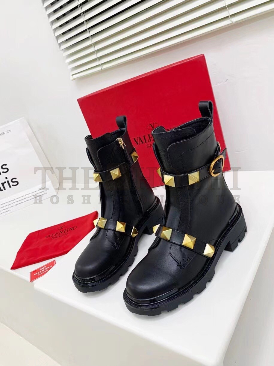 Va1e*ntin0 Roman Stud Combat Boots In Black Calfskin Master Quality