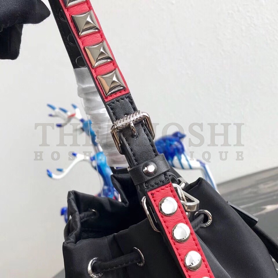 Pra*a Bucket Shoulder Bag In Black Nylon 1BH038 Master Quality