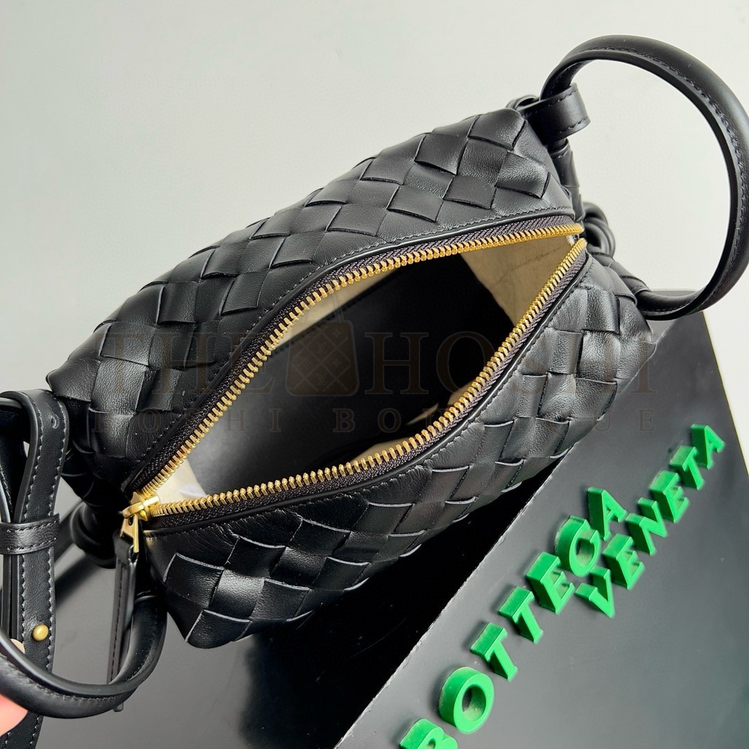 B0tt*ga Ven*ta Small Loop Crossbody Bag In Black Intrecciato Lambskin Master Quality