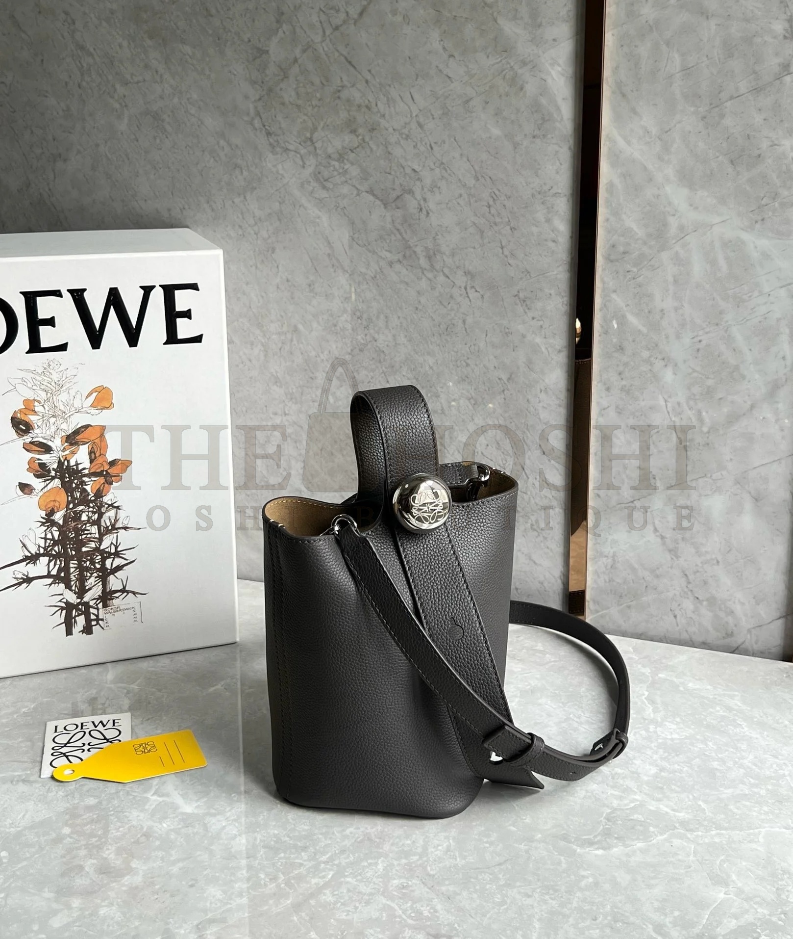 L0ew* Mini Pebble Bucket Bag in Black Grained Leather Master Quality