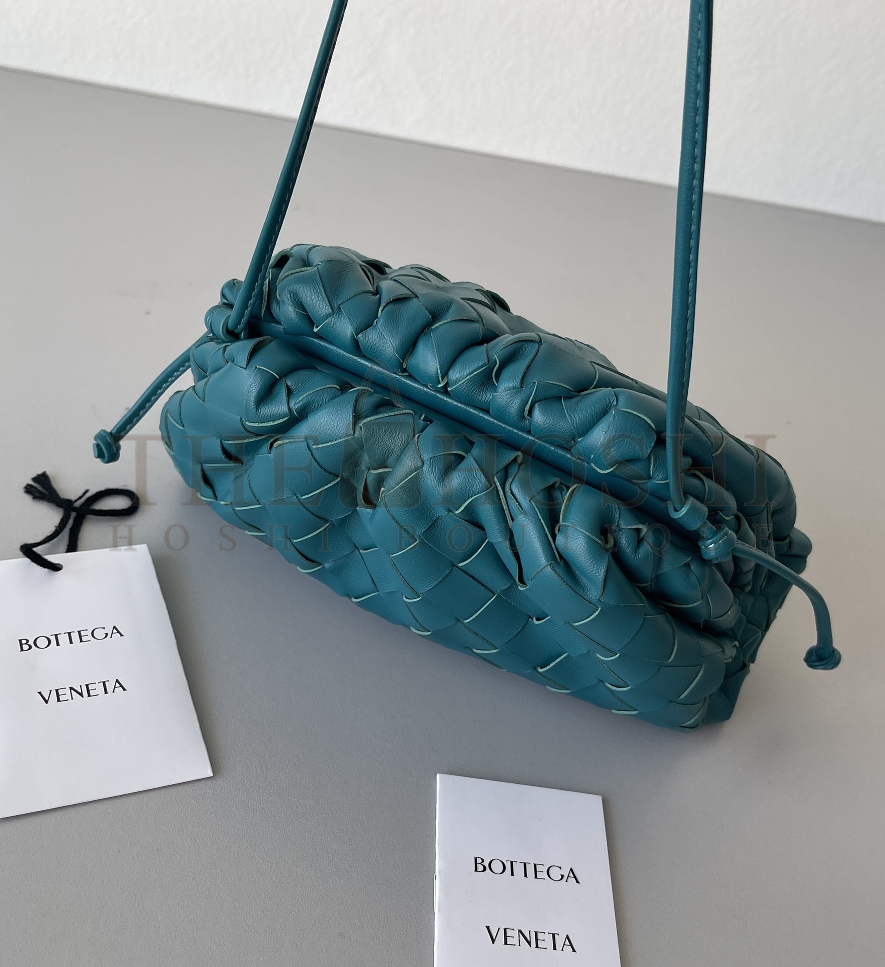 B0tt*ga Ven*ta BV The Pouch Intrecciato Mini Bag In Blue REAL LEATHER SIZE:22*12*7CM Master Quality