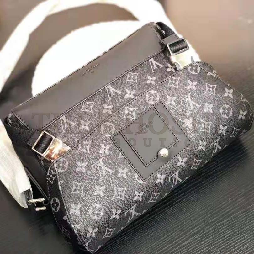 L0vis Vvtt0n LV Men Messenger PM Voyager in Monogram Eclipse Canvas-Grey Master Quality