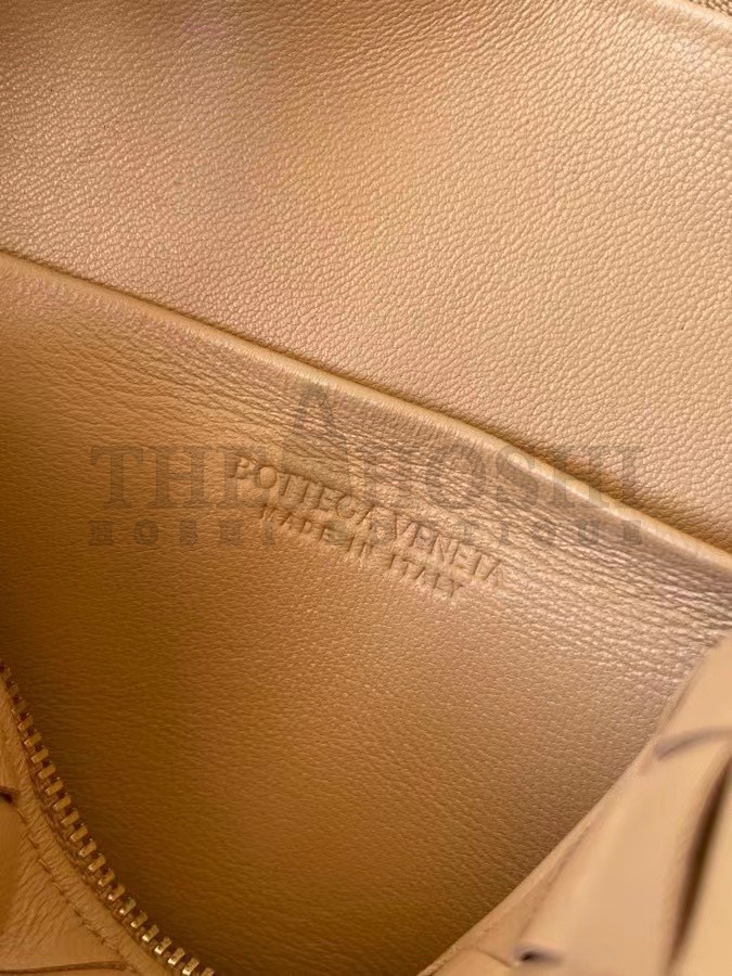 B0tt*ga Ven*ta Mini Loop Bag In Beige Intrecciato Lambskin Master Quality