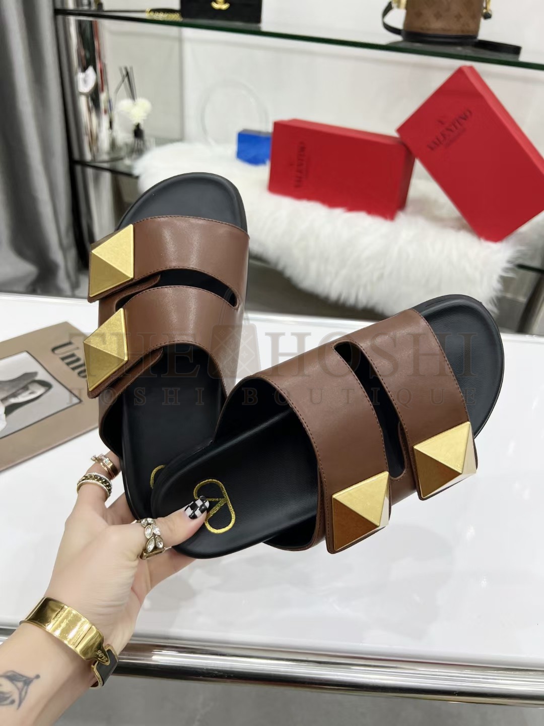 Va1e*ntin0 sandals Master Quality