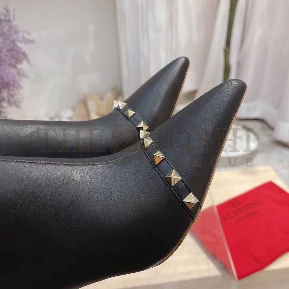 Va1e*ntin0 Black Rockstud Ankle Boots with Sculpted Heel Master Quality
