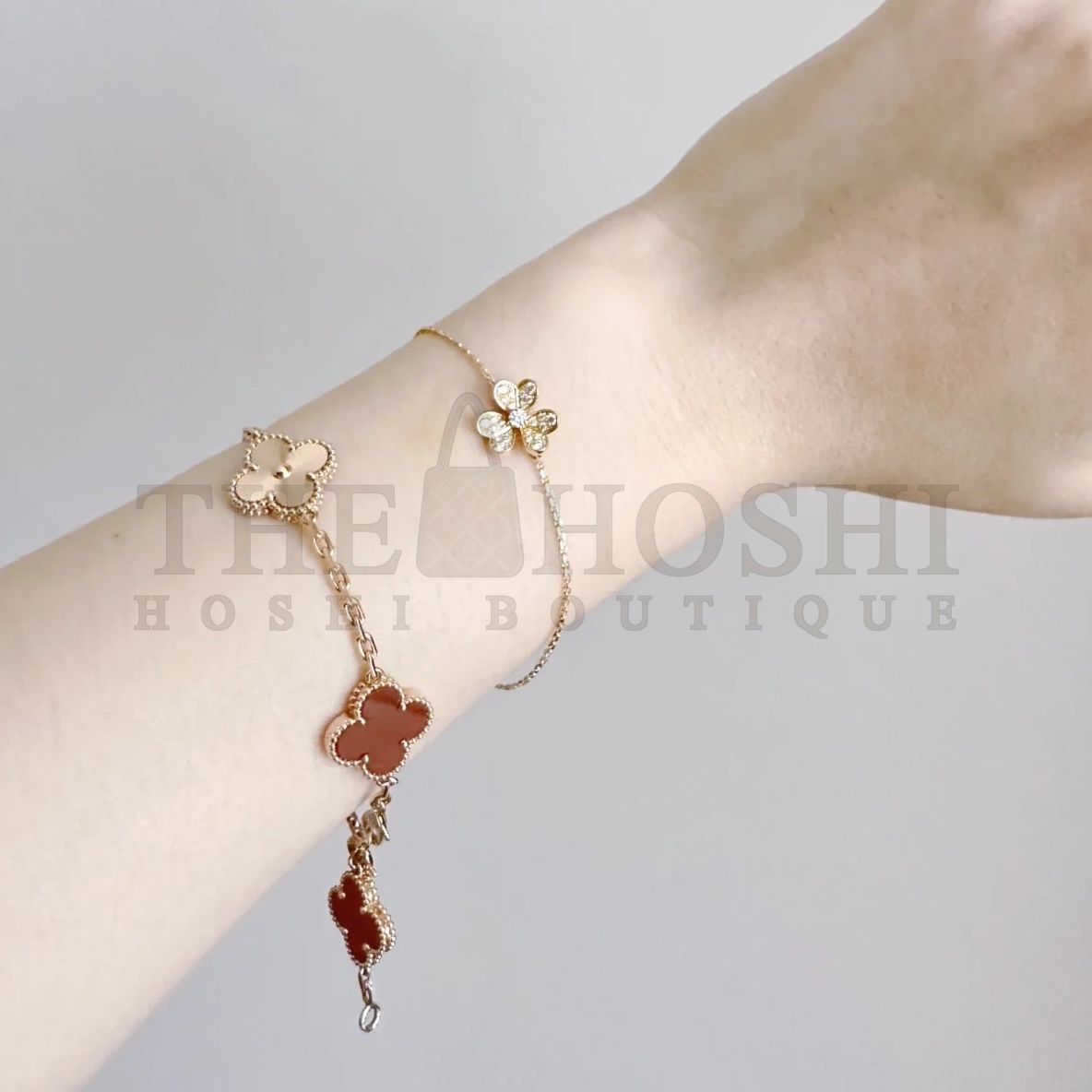 V*n Cl**f & Arpels Three Flowers Bracelet, Frivole bracelet Master Quality