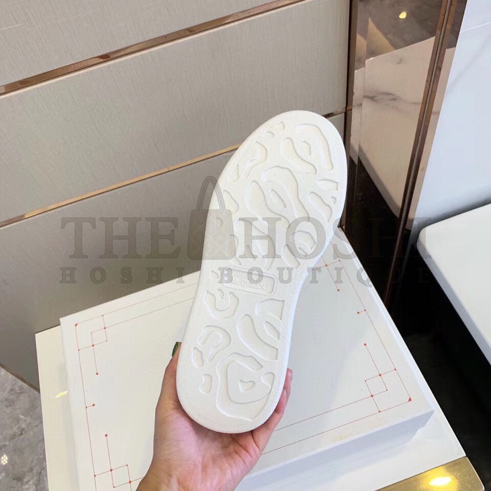 A1exa*der Mcqv*en Women