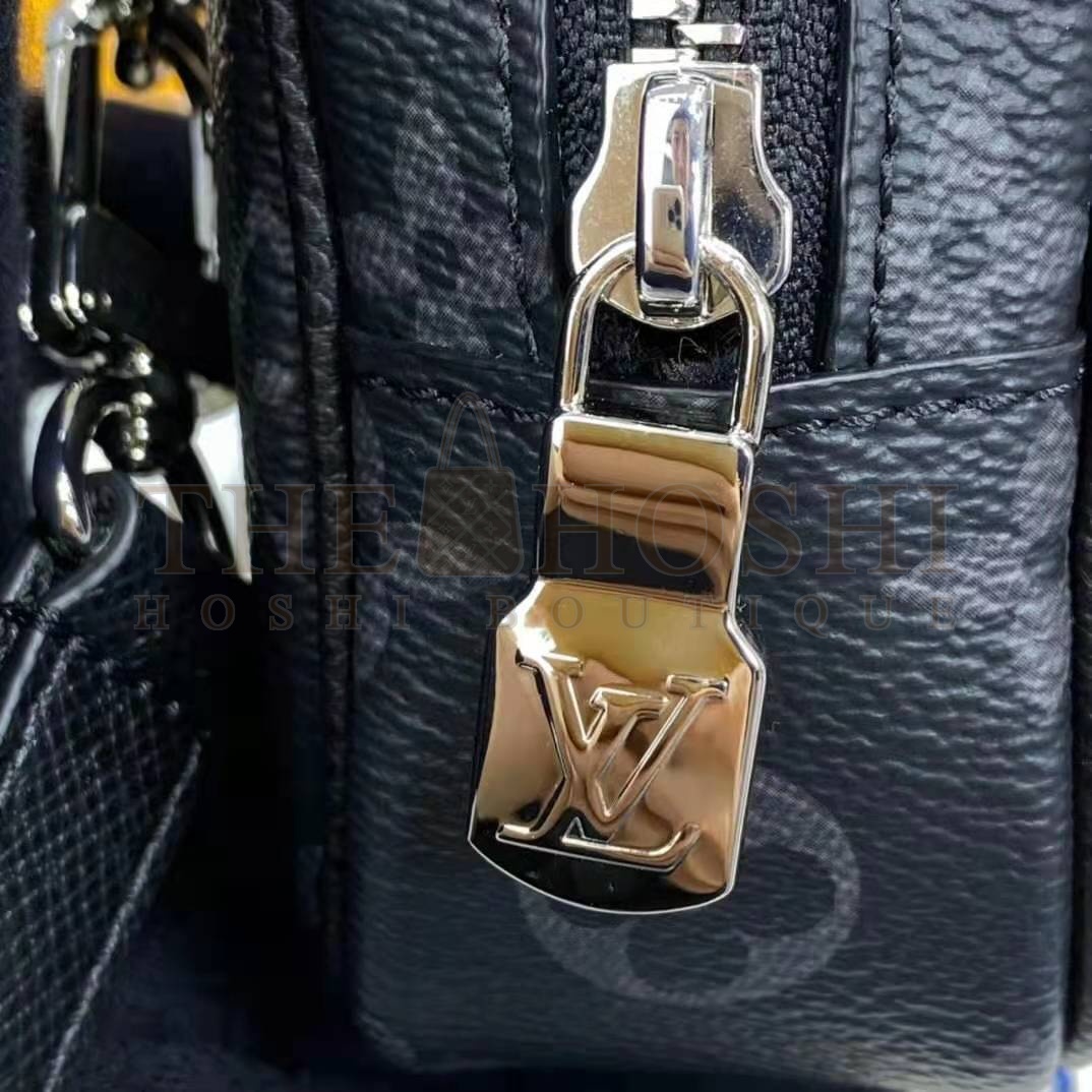 L0vis Vvtt0n LV Women Outdoor Pouch Taigarama Noir Black Coated Canvas Cowhide Leather Master Quality