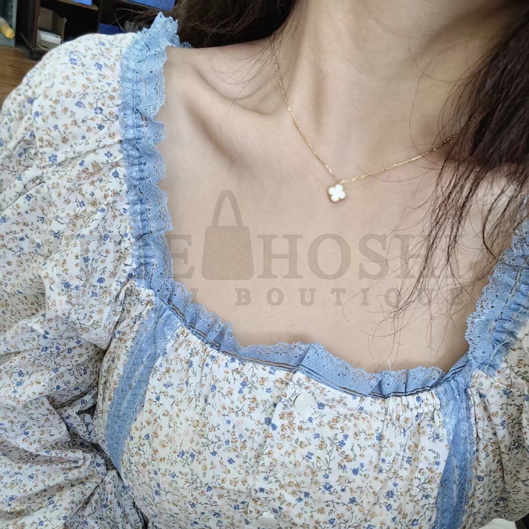 V*n Cl**f & Arpels Mini Clover Necklace, Sweet Alhambra pendant, Various colors available Master Quality