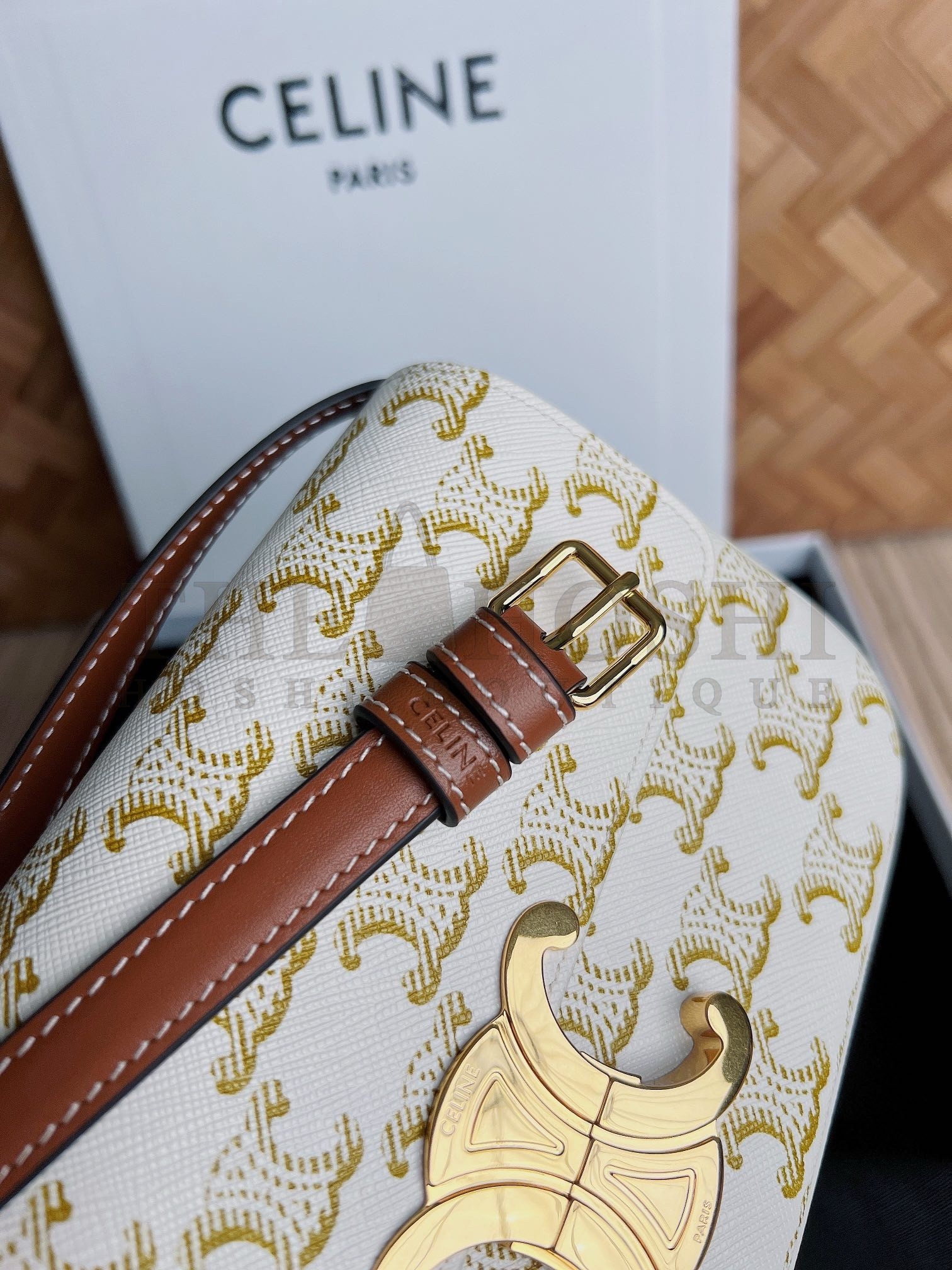 Ce1i*e Claude Shoulder Bag in White Triomphe Canvas Master Quality