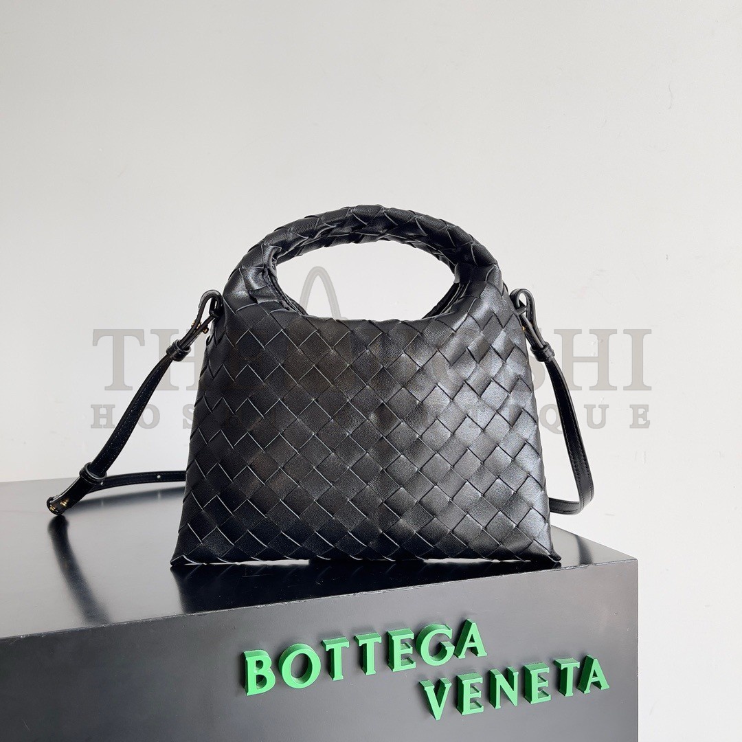 B0tt*ga Ven*ta Mini Hop Bag in Black Intrecciato Calfskin Master Quality