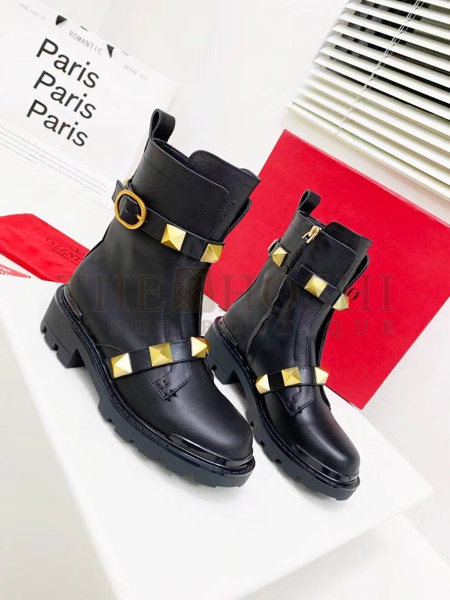 Va1e*ntin0 Roman Stud Combat Boots In Black Calfskin Master Quality