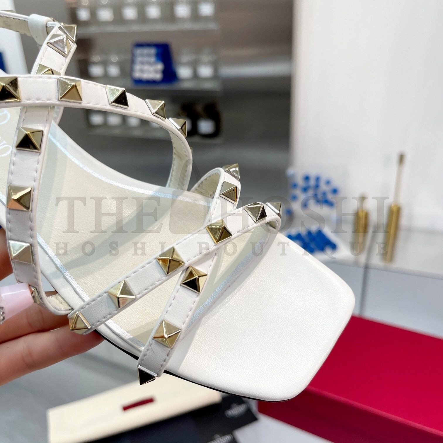 Va1e*ntin0 Rockstud Flat Sandals with Straps in White Leather Master Quality