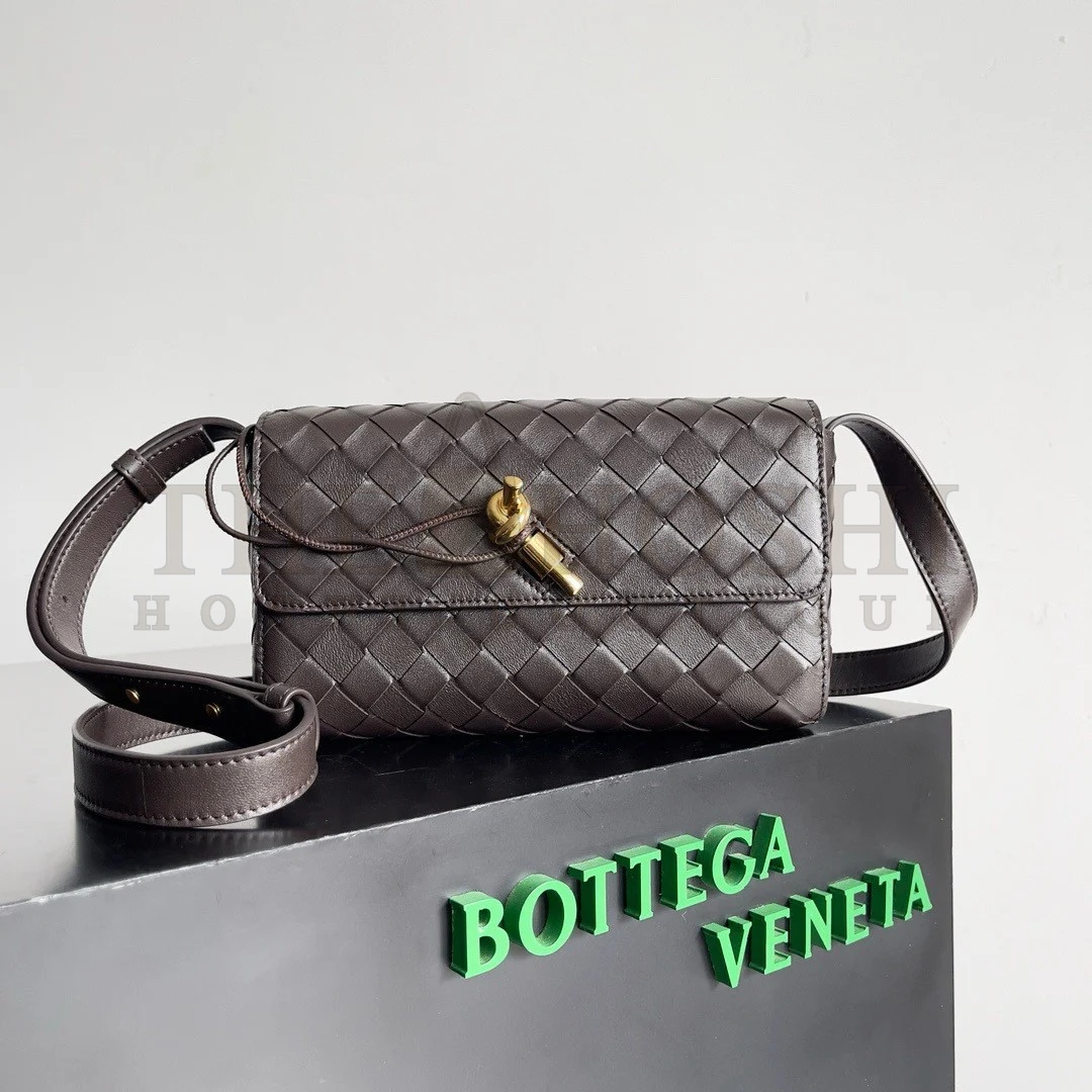 B0tt*ga Ven*ta Mini Andiamo Cross-Body Bag in Fondant Intrecciato Lambskin Master Quality