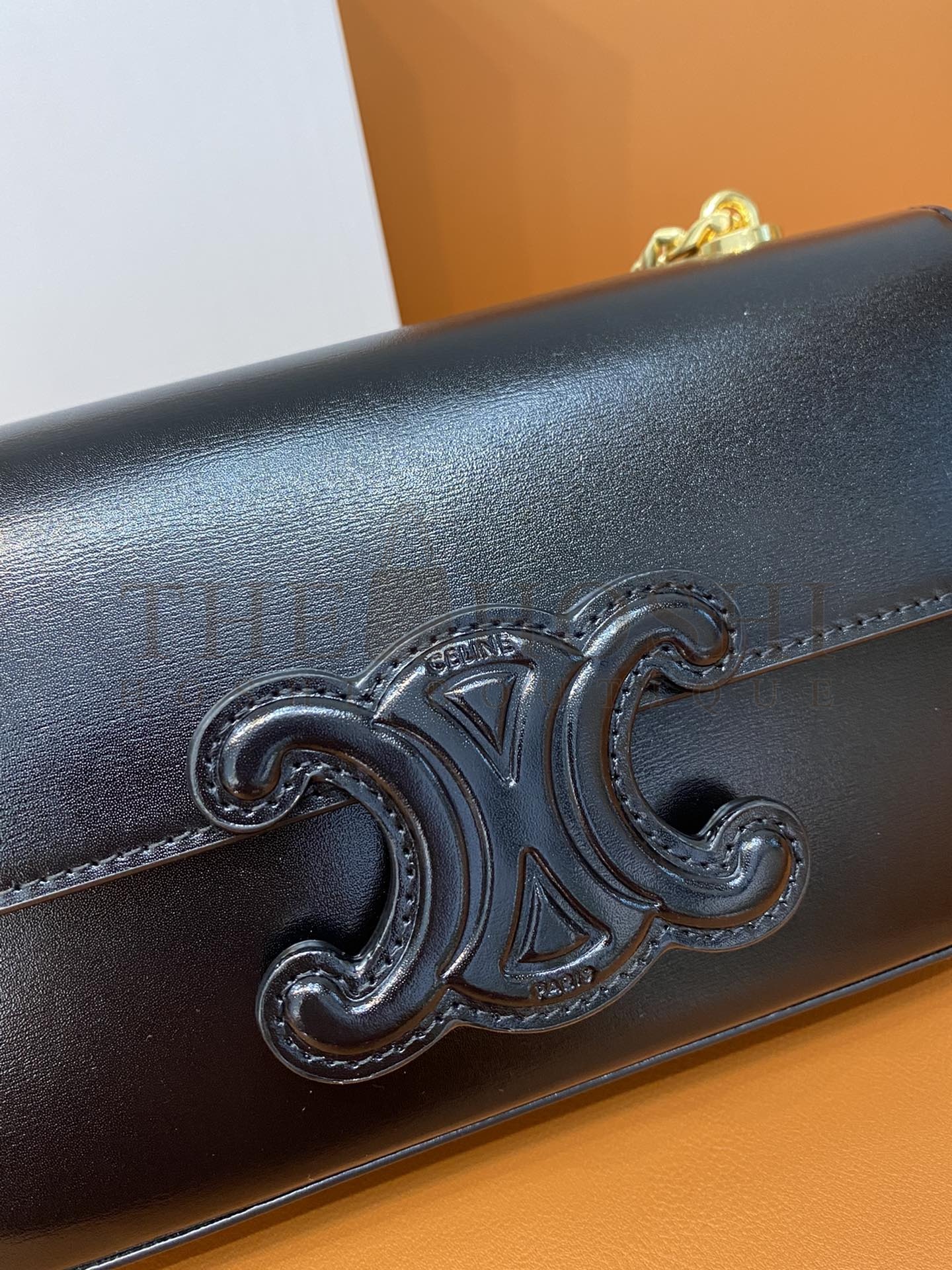Ce1i*e CHAIN SHOULDER BAG CUIR TRIOMPHE IN SHINY CALFSKIN BLACK Master Quality