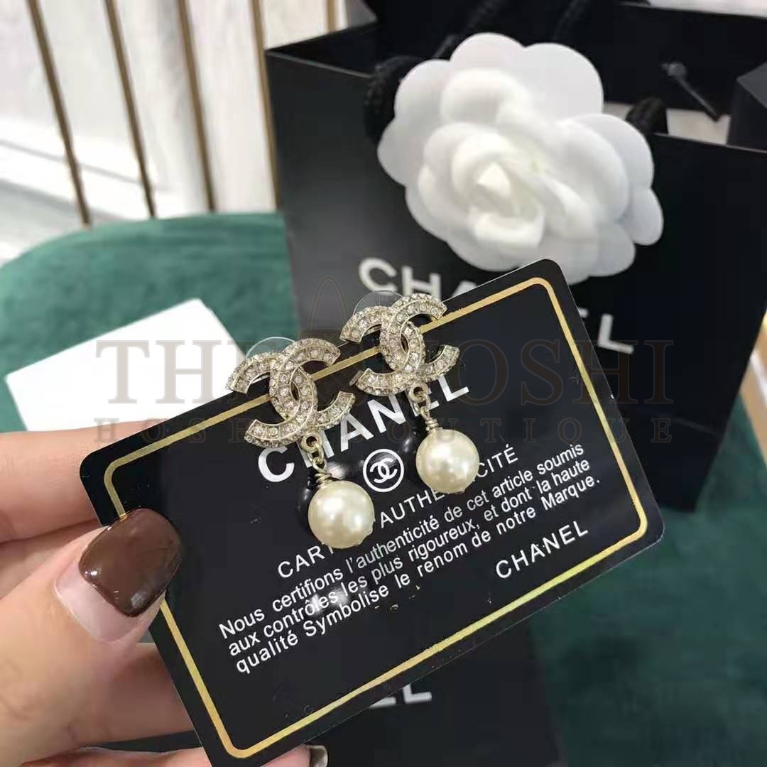 Ch**el Women Earrings in Metal Glass Pearls Resin & Diamantés-White Master Quality