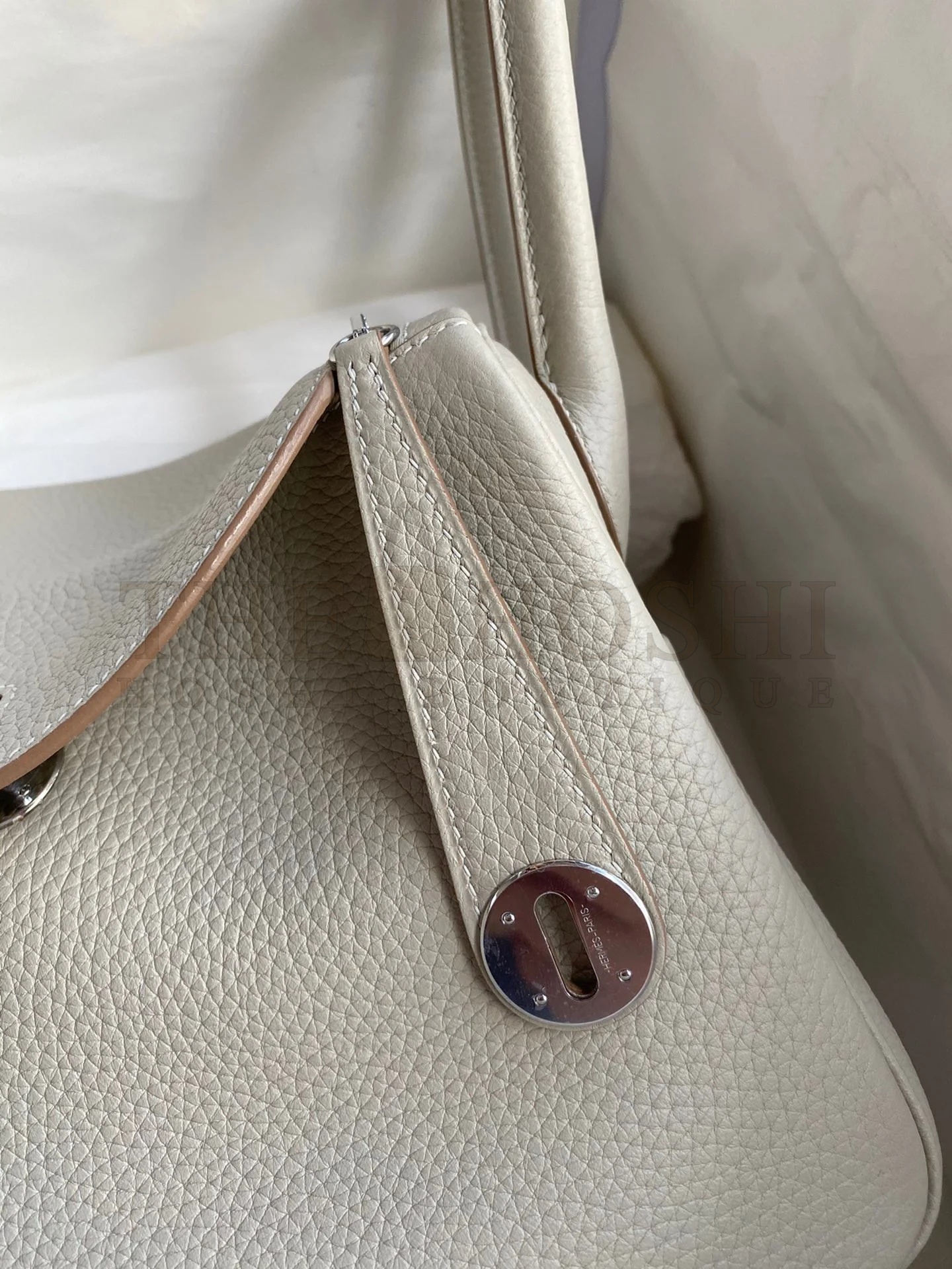 H**me5 Lindy 26 Handmade Bag In Beton Clemence Leather Master Quality