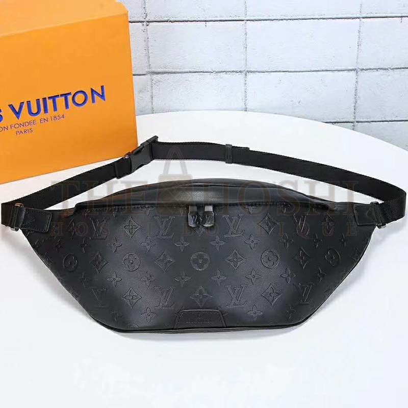 L0vis Vvtt0n LV Men Discovery Bumbag in Monogram Shadow Calf Leather-Black Master Quality