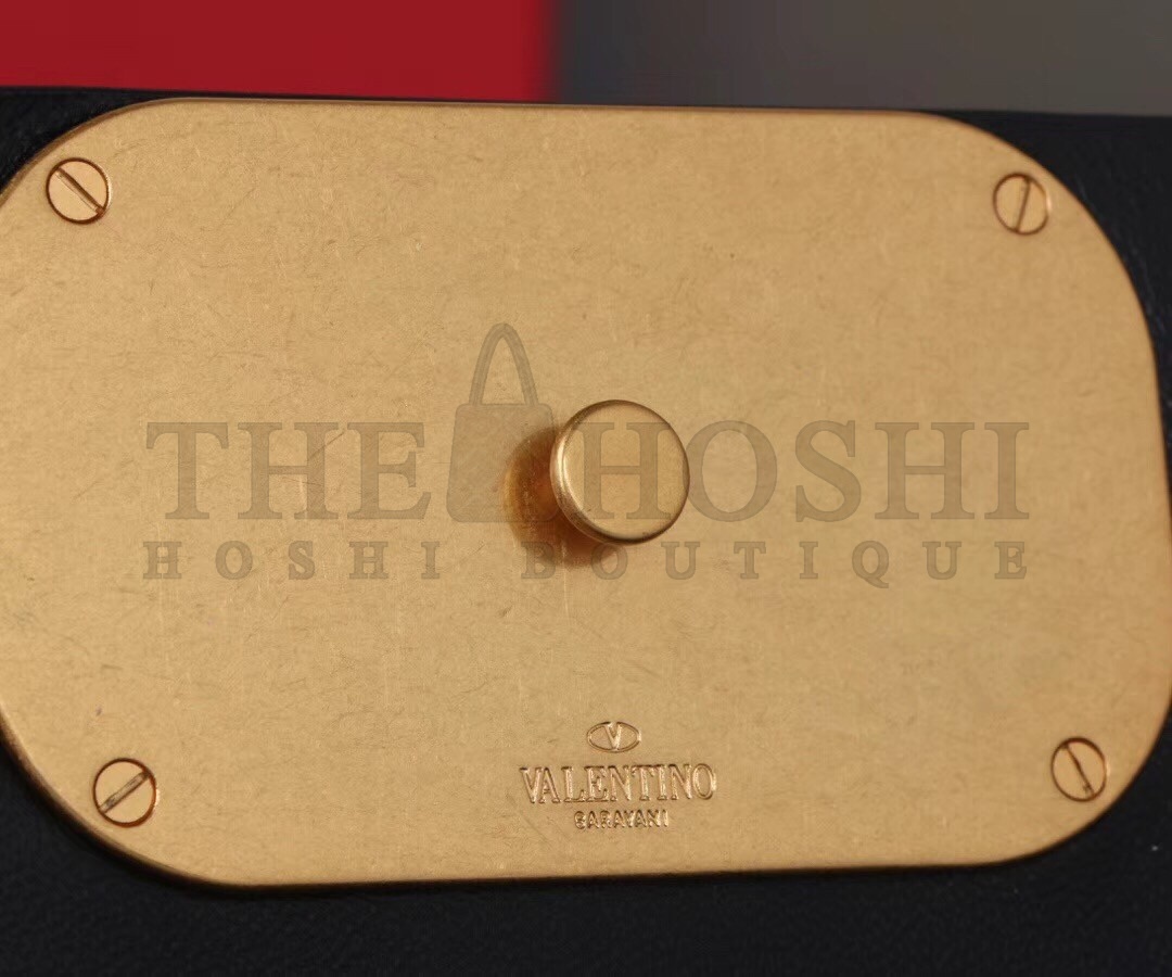 Va1e*ntin0 Garavani Medium Vring Lizard Shoulder Bag Master Quality