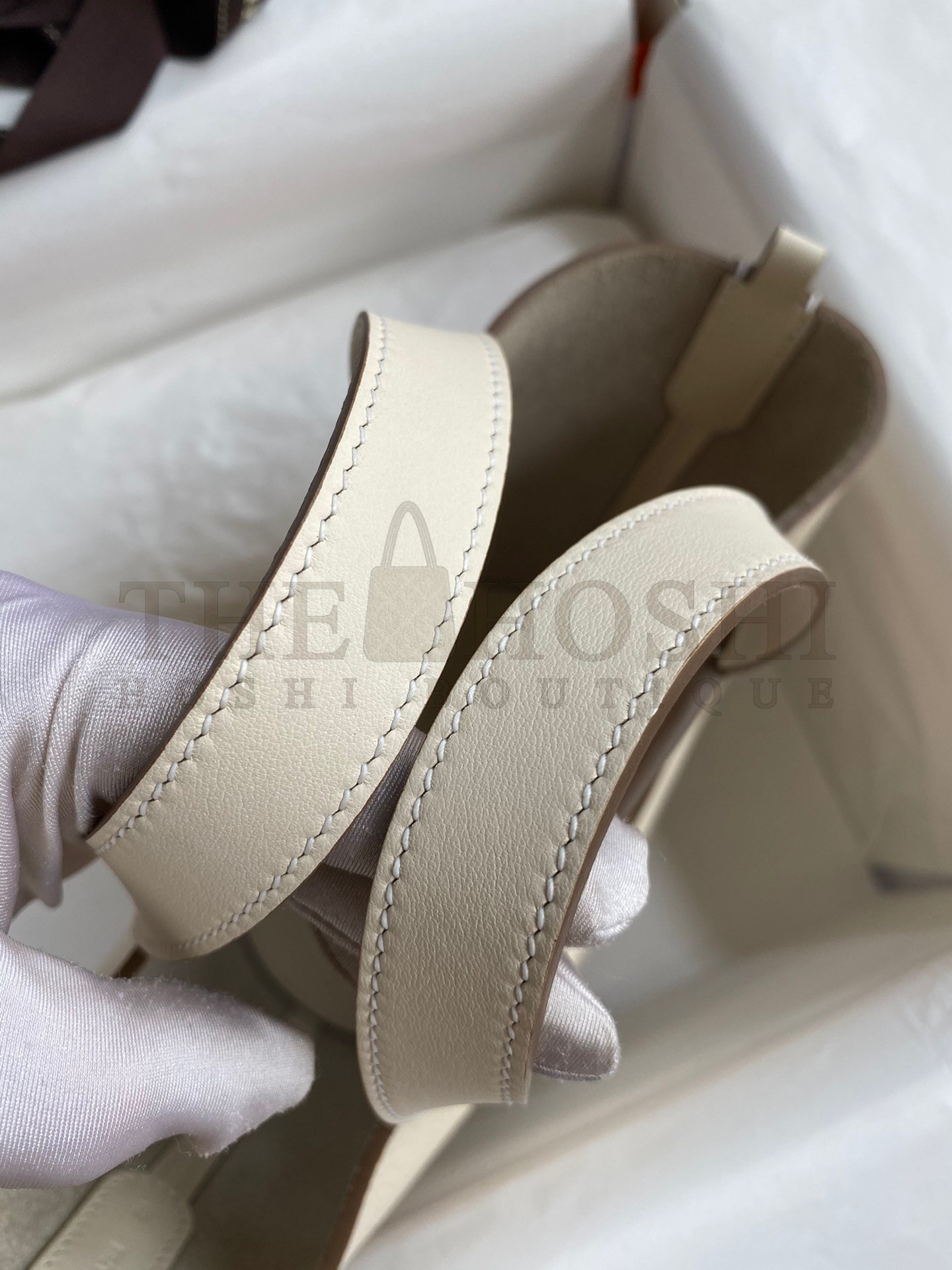 H**me5 In The Loop 18 Handmade Bag in Craie Clemence Leather Master Quality