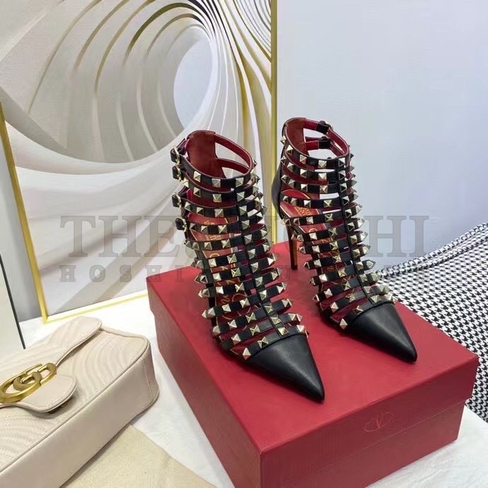 Va1e*ntin0 Rockstud Alcove Boots In Black Patent Leather Master Quality