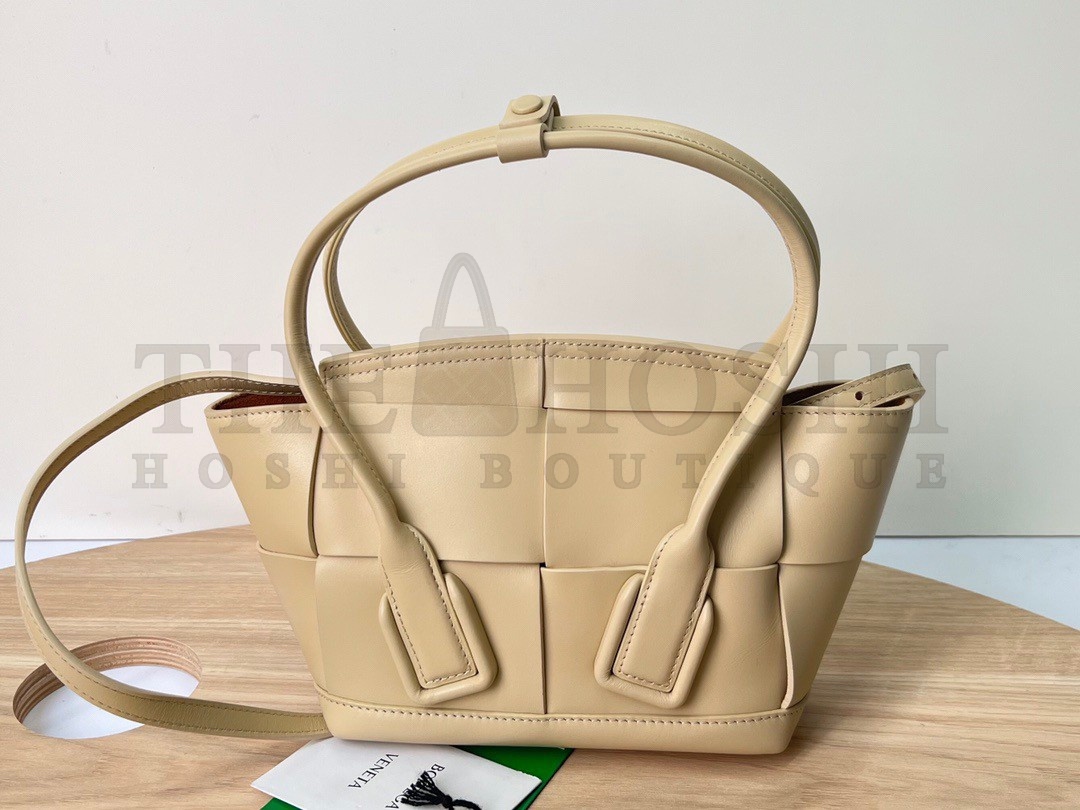 B0tt*ga Ven*ta Arco Mini Bag In Beige Intrecciato Calfskin Master Quality
