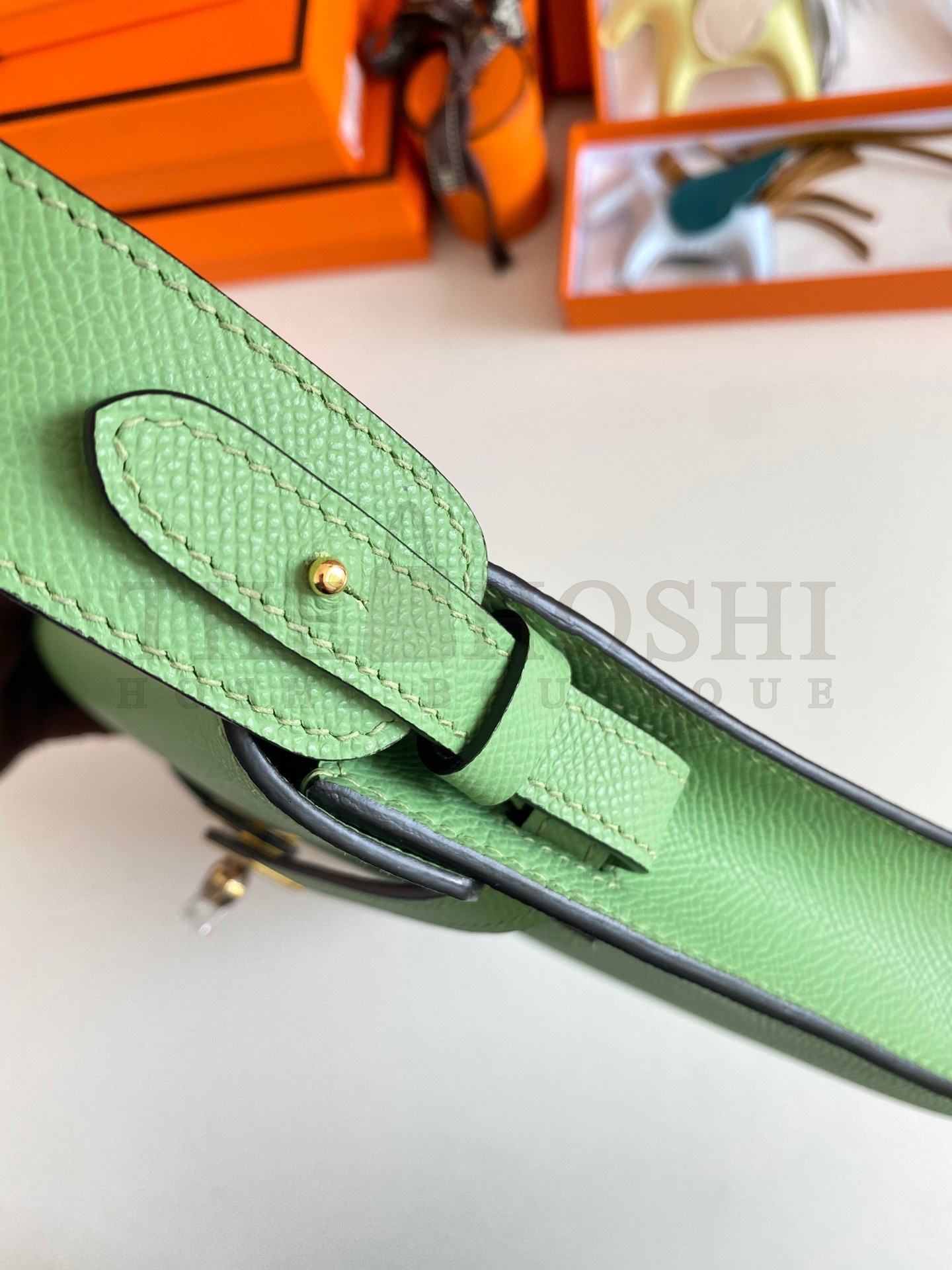 H**me5 Kelly Depeches 25 Pouch in Vert Criquet Epsom Calfskin Master Quality