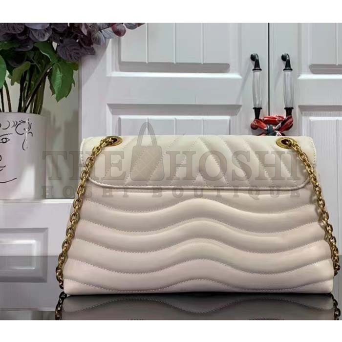 L0vis Vvtt0n LV Women New Wave Chain Bag GM Ivory Quilted Smooth Calf Leather Master Quality