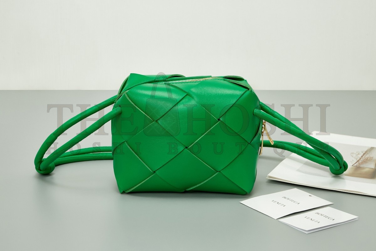 B0tt*ga Ven*ta Mini Cassette Camera Bag In Parakeet Lambskin Master Quality