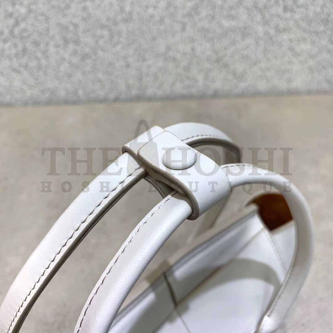 B0tt*ga Ven*ta Mini Arco Bag In White Intrecciato Calfskin Master Quality