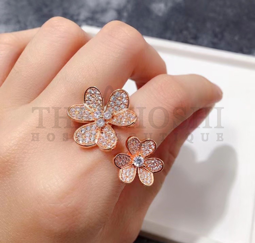V*n Cl**f & Arpels Double Trefoil, Frivole Between the Finger ring Master Quality