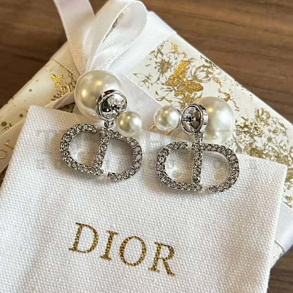 D10r Women Tribales Earrings Silver-Finish Metal with White Resin Pearls and Silver-Tone Crystals Master Quality