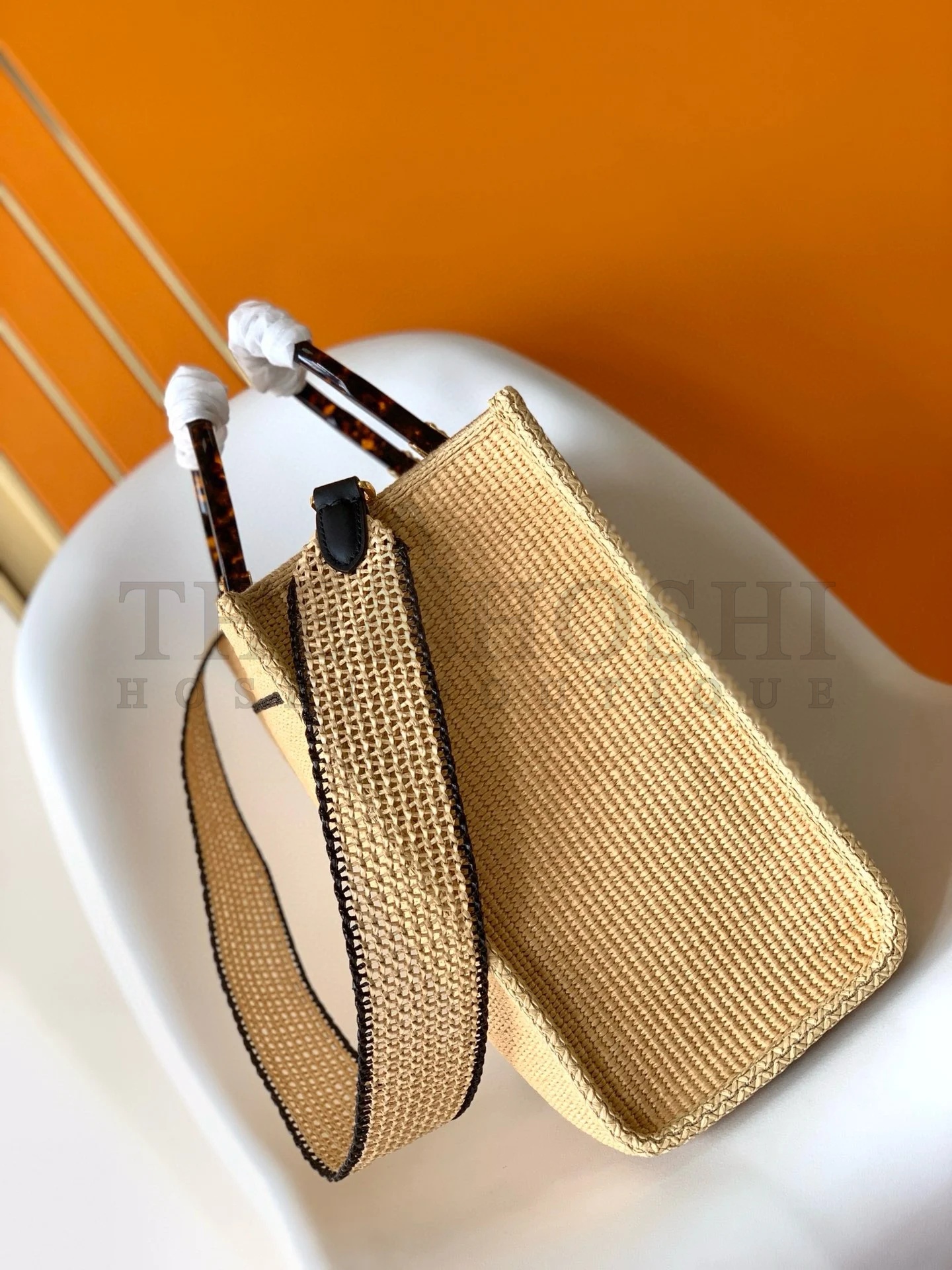 F**di Sunshine Medium Tote Bag in Black and Natural Straw Master Quality