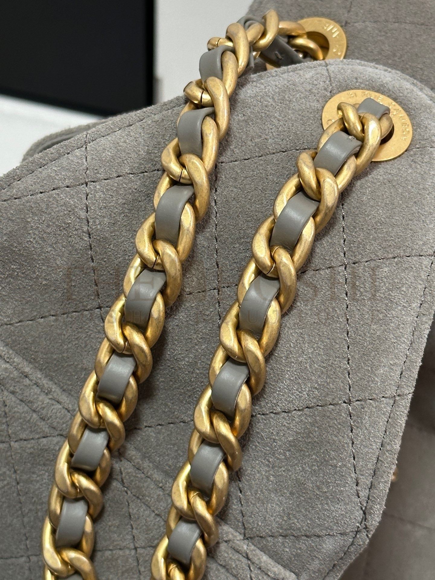 Ch**el 25C AS5631 Hobo Drawstring Bag Gray Sude Leather with Gold Chain 30x26x14cm Master Quality