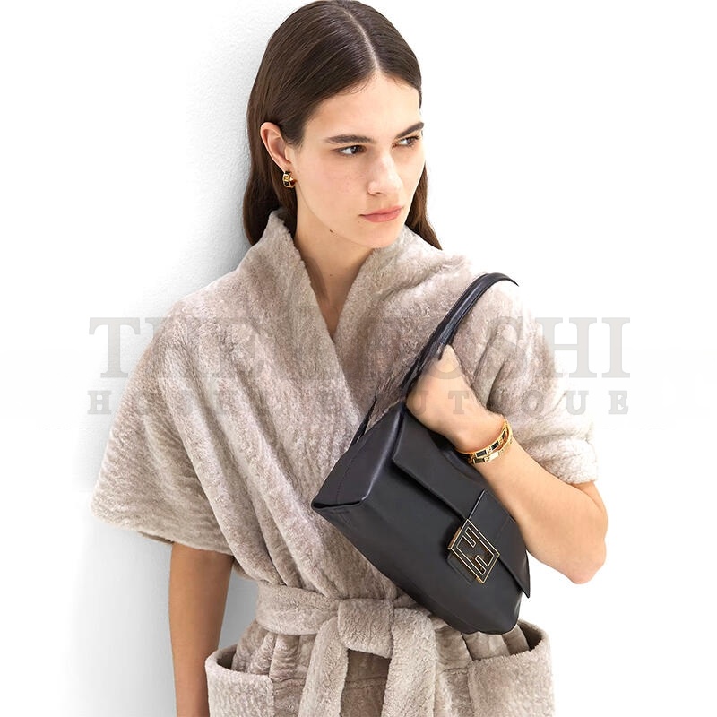 F**di MAMMA BAGUETTE MEDIUM BLACK NAPPA LEATHER BAG 8BR833AQ0DF0KUR (26.5*18*8.5cm) Master Quality