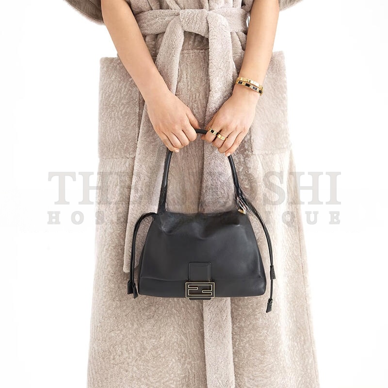 F**di MAMMA BAGUETTE MEDIUM BLACK NAPPA LEATHER BAG 8BR833AQ0DF0KUR (26.5*18*8.5cm) Master Quality