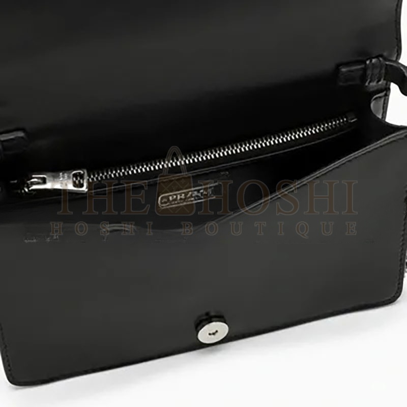 Pra*a LOGO-PLAQUE MICRO LEATHER SHOULDER BAG 1BD307 (19*10.5*3.5cm) Master Quality