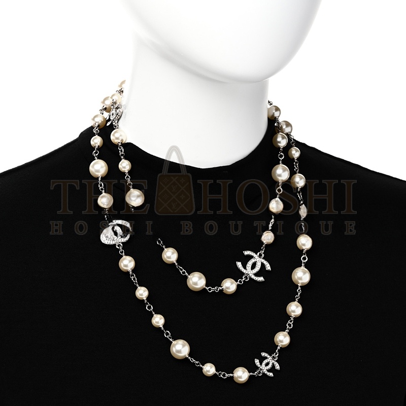 Ch**el GRADUATED PEARL CRYSTAL CC LONG NECKLACE SILVER Master Quality